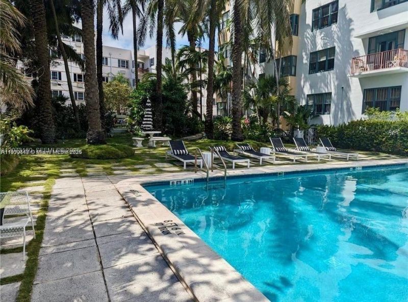 2445 Lake Pancoast Dr , Unit 4, Miami Beach, FL 33140 Photo