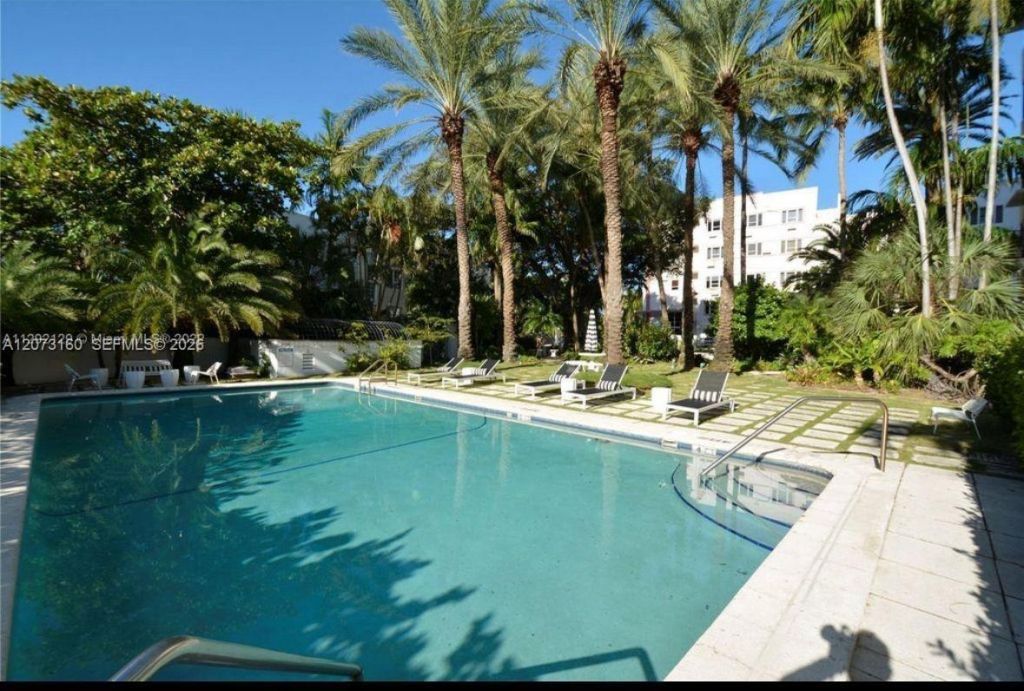2445 Lake Pancoast Dr , Unit 4, Miami Beach, FL 33140 Photo