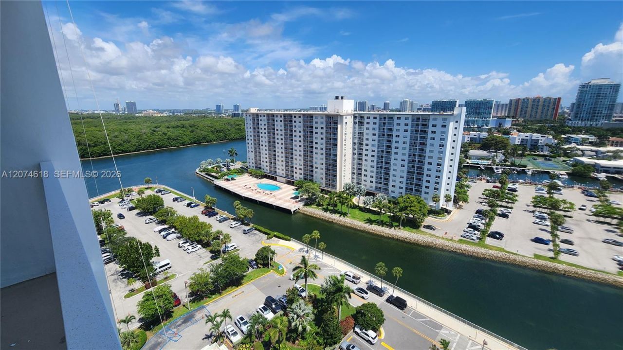 500 Bayview Dr , Unit 1725, Sunny Isles Beach, FL 33160 Photo