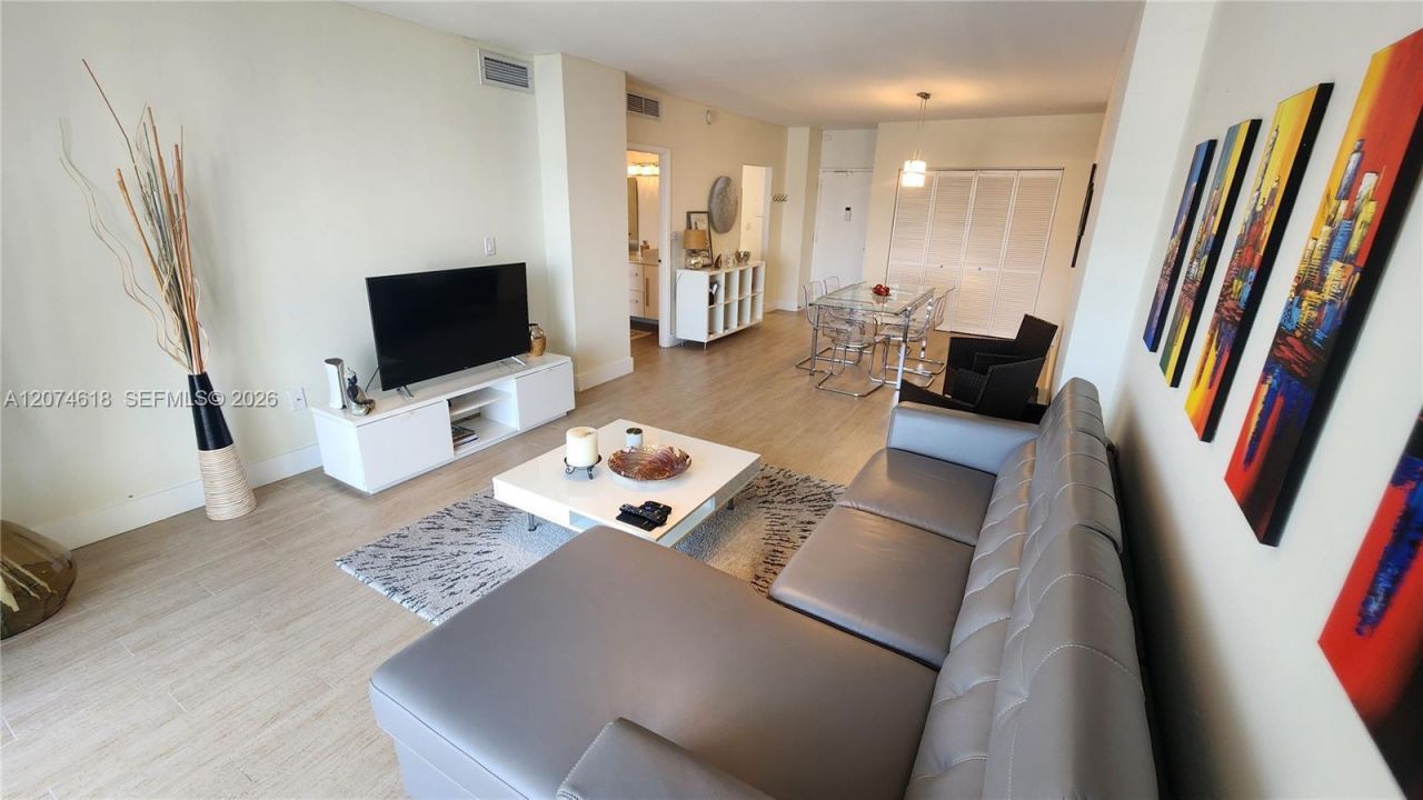 500 Bayview Dr , Unit 1725, Sunny Isles Beach, FL 33160 Photo