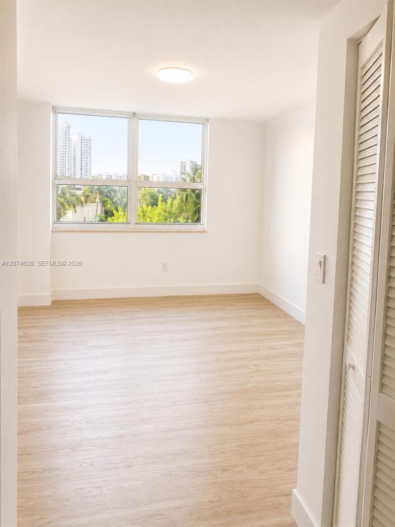 19501 W Country Club Dr, Unit 408, Aventura, FL 33180 Photo