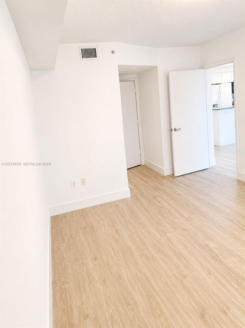 19501 W Country Club Dr, Unit 408, Aventura, FL 33180 Photo