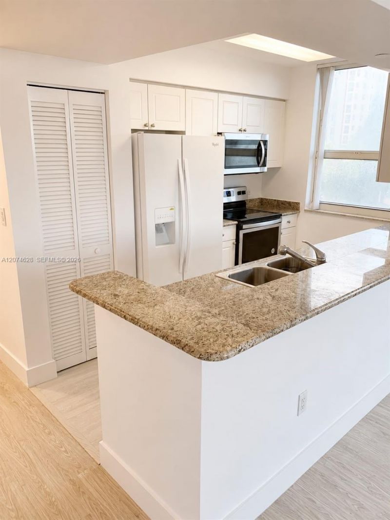 19501 W Country Club Dr, Unit 408, Aventura, FL 33180 Photo