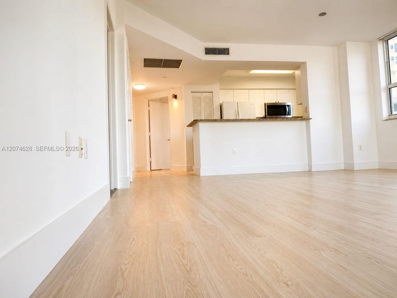 19501 W Country Club Dr, Unit 408, Aventura, FL 33180 Photo
