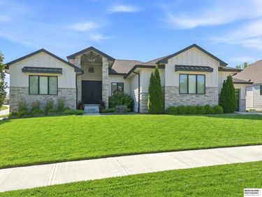 2005 S 208th Street, Elkhorn, NE 68022