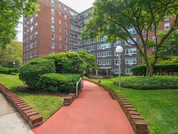 164-20 Highland Avenue, Unit 7T, Jamaica Hills, NY 11432