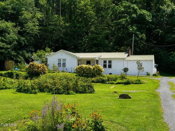 821 South Beaver Dam Avenue, Damascus, VA 24236