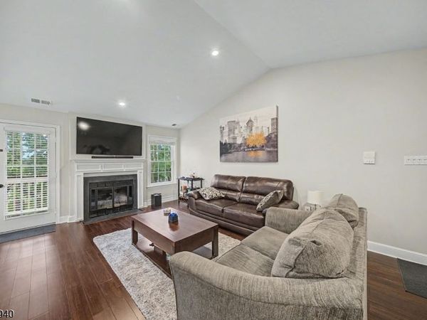 3 Juniper Ct, Clifton, NJ 07014