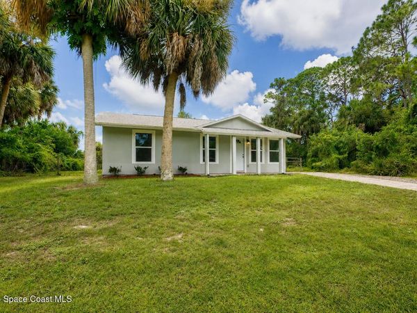 1076 Ivanhoe Street NW, Palm Bay, FL 32907