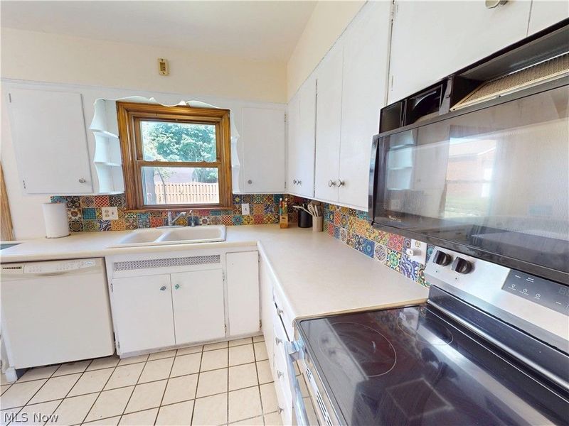 615 Edison Street , Struthers, OH 44471 Photo 7