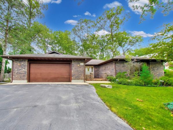 925 Tarrant Dr, Fontana, WI 53125