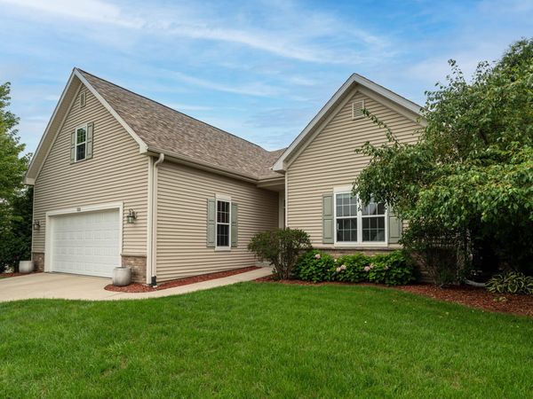 1032 Juniper Ln, Hartford, WI 53027