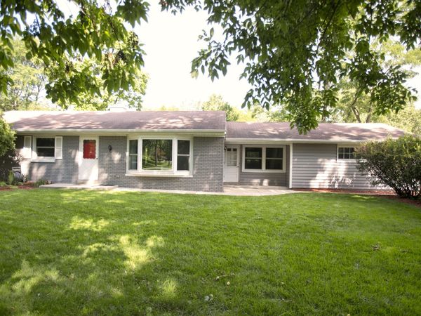 11800 Timberline Ln, Hales Corners, WI 53130