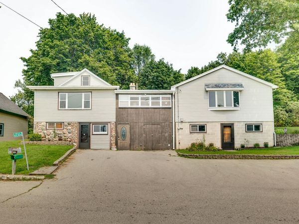 W345S10334 Wambold Rd, Eagle, WI 53149