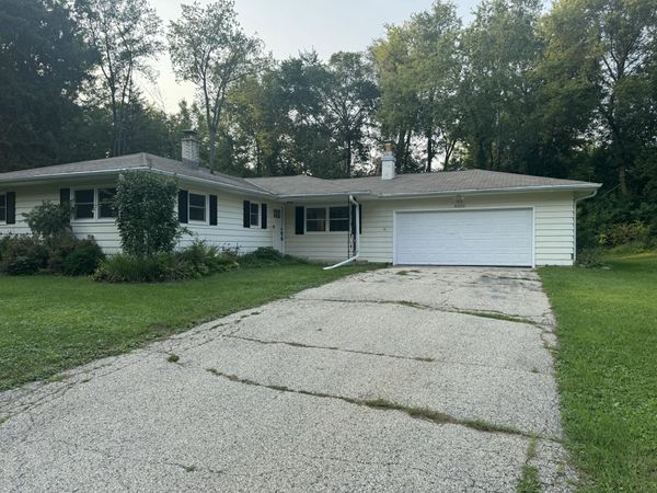 N70W39060 Foster Dr, Lac La Belle, WI 53066