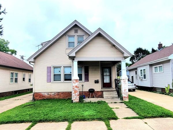 2327 Meachem St, Racine, WI 53403