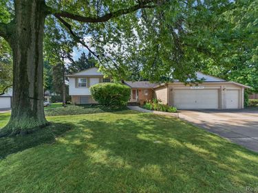 6611 Cottonwood Knoll Court, West Bloomfield Township, Mi 48322