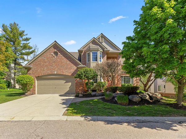 23395 Mission Lane, Farmington, Mi 48335