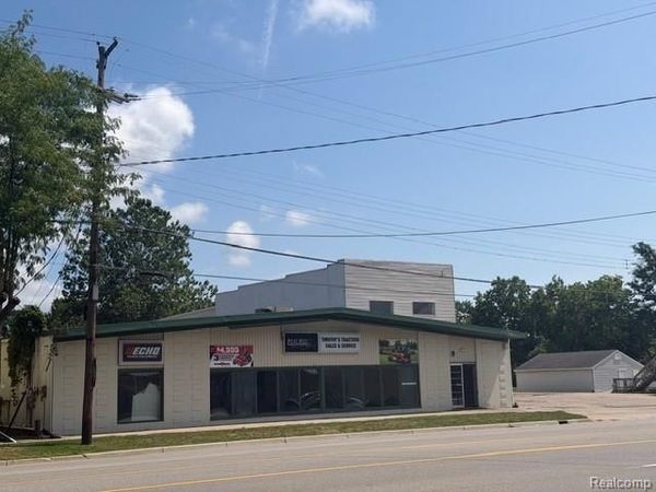 4371 S SAGINAW Street, Burton, Mi 48507