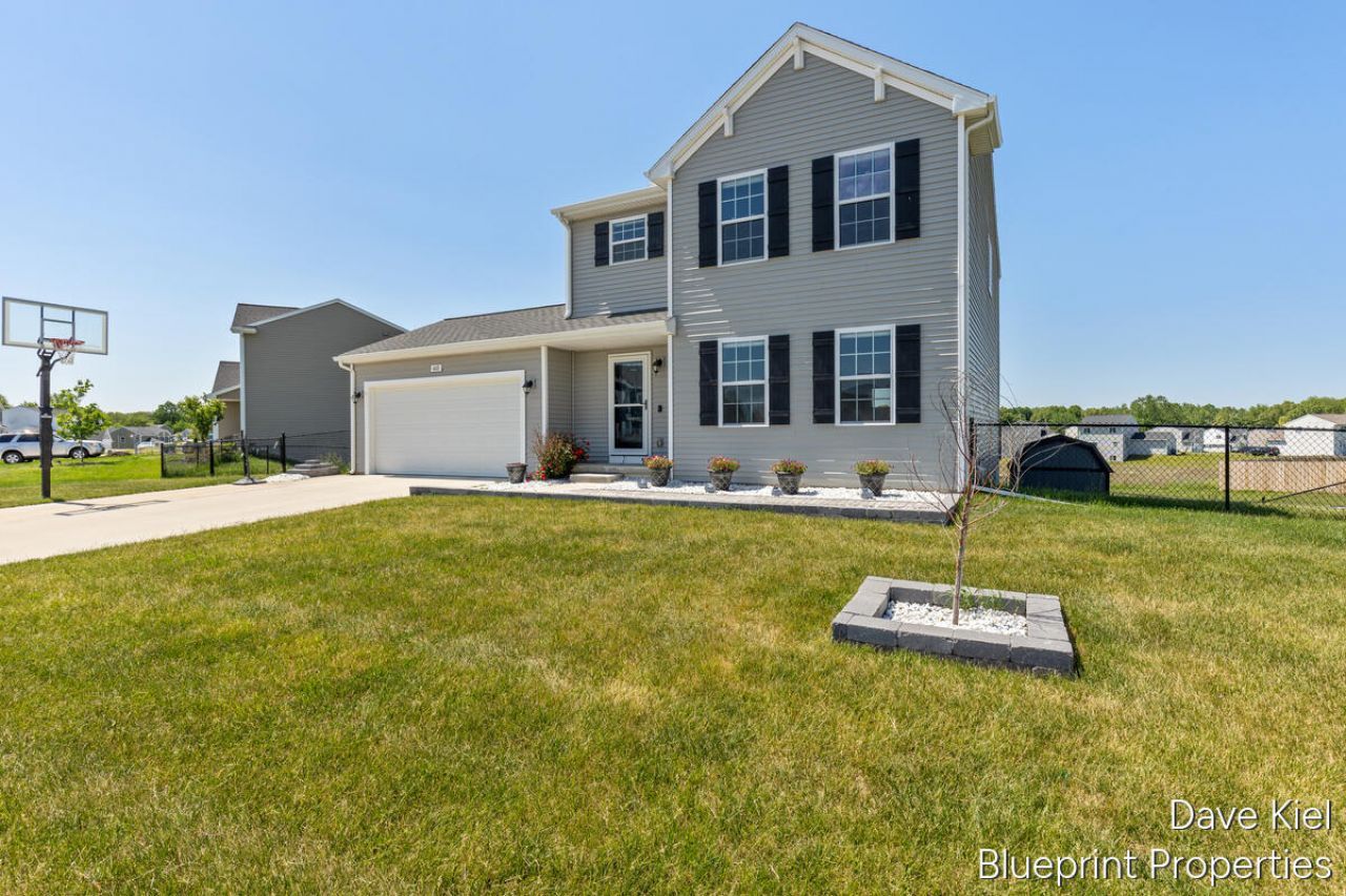 445 Oak View Drive, Middleville, MI 49333 Main Photo