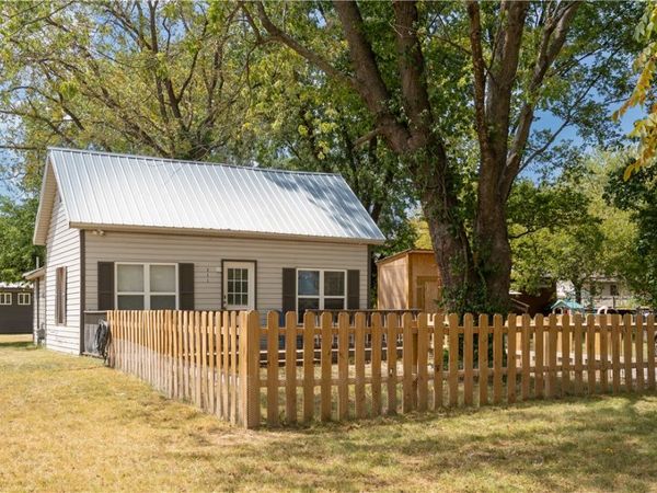 311 SW 3rd Avenue , Gravette, AR 72736