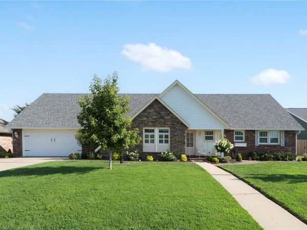 2505 W Orleans Drive, Rogers, AR 72758