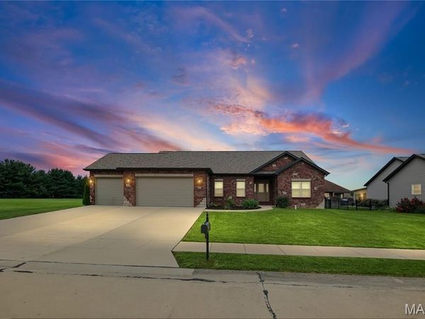 373 Canadian Drive , Staunton, IL 62088