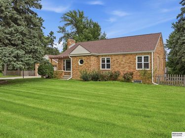 3711 Aurora Drive, Omaha, NE 68134