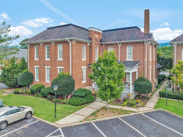 125 Academy ST, Salem, VA 24153