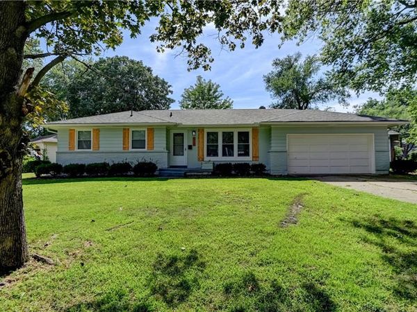 512 NW Lakeview Road, Blue Springs, MO 64014