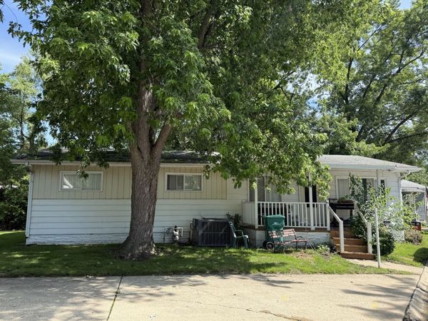 224 Big Peninsula Road , Elgin, IL 60123