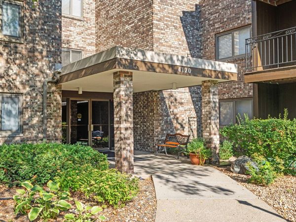 4120 Parklawn Avenue, Unit 220, Edina, MN 55435