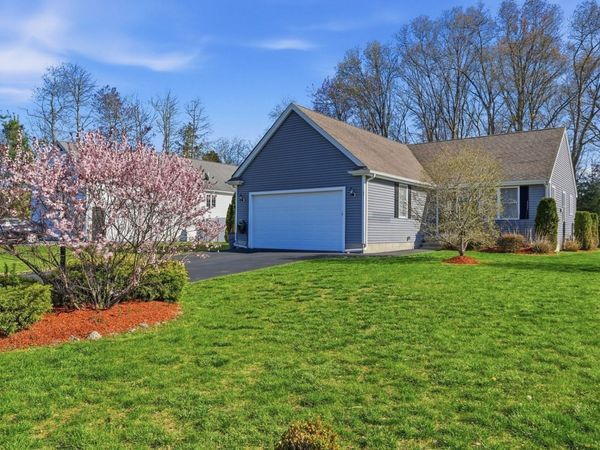 943 Stonegate Lndg, Dighton, MA 02764