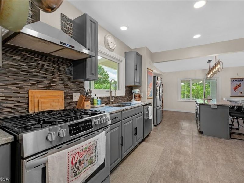 17400 Clifton Boulevard, Lakewood, OH 44107 Photo 18