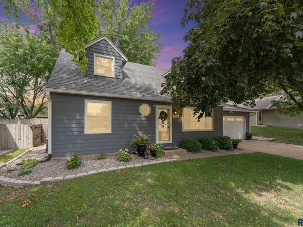 4416 E Oak St, Sioux Falls, SD 57103