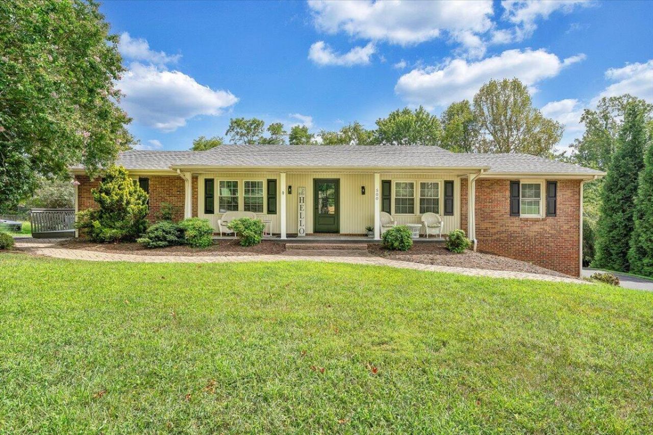 500 Diamond Rd, Salem, VA 24153 Main Photo