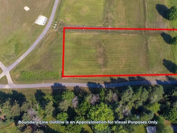 705 S WAYFARE TRAIL, Summit, WI 53066