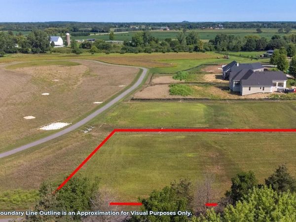 705 S WAYFARE TRAIL, Summit, WI 53066