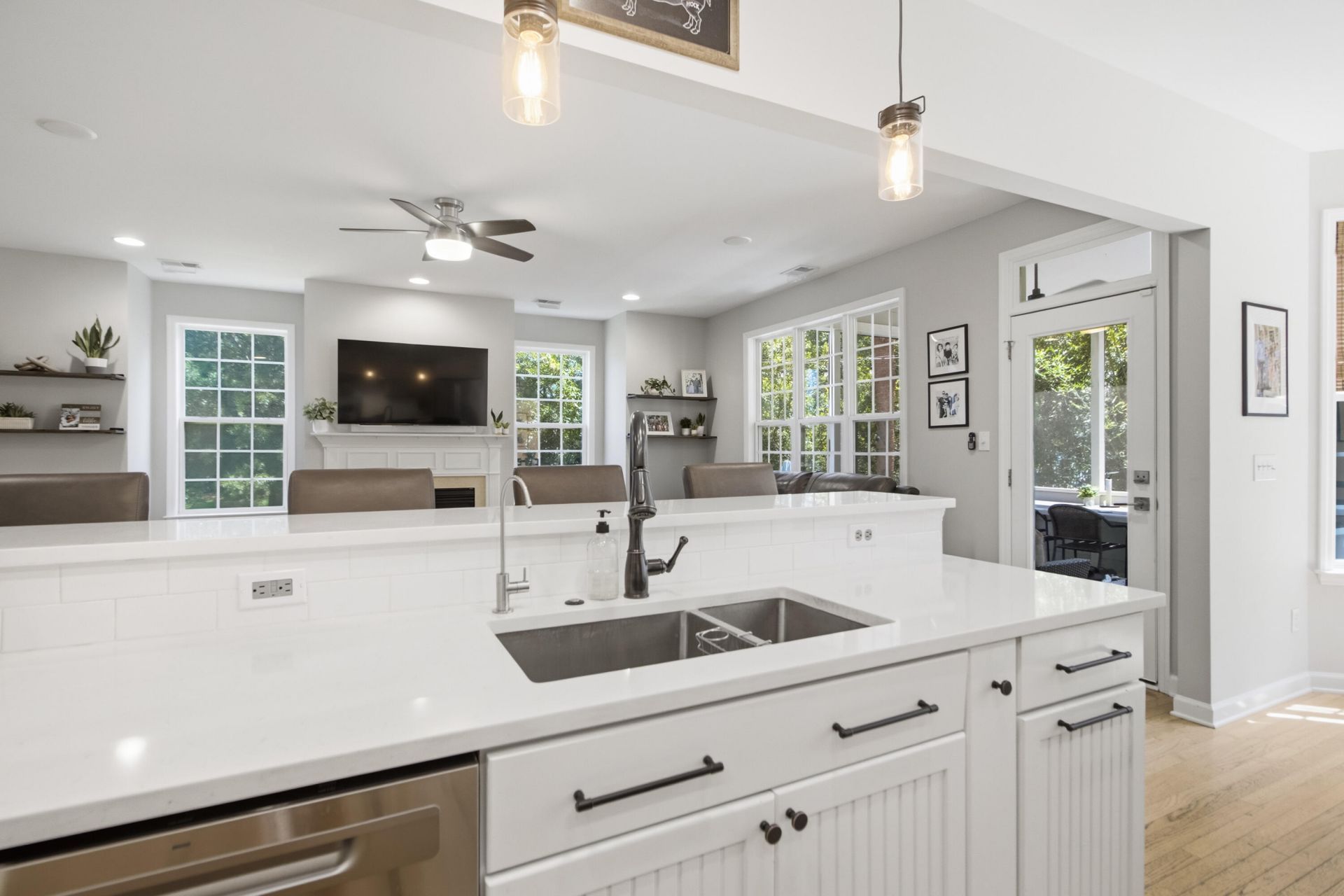3144 Treadwell Street Photo 24