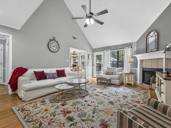 7979 JILLS CREEK DR, Bartlett, TN 38133