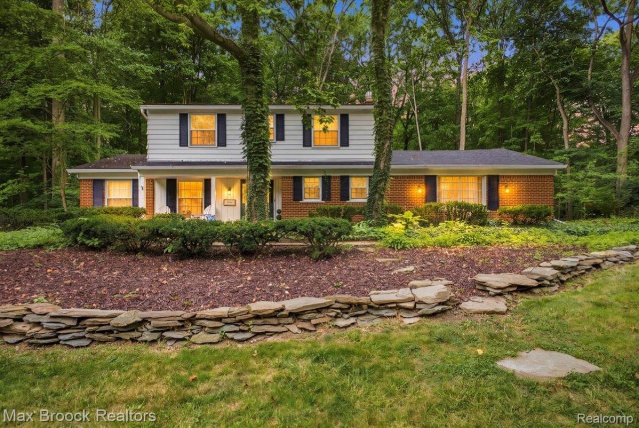 9359 Ivanhoe Drive, Plymouth Township, Mi 48170 Main Photo