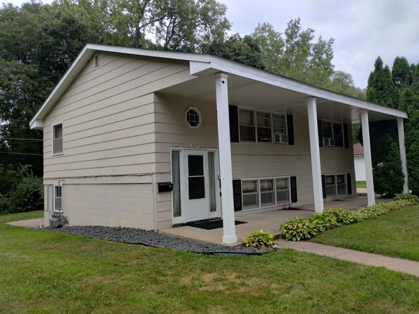 1655 Mcafee Street , Saint Paul, MN 55106