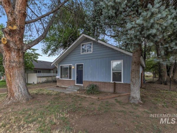 22 N Sunset St, Nampa, ID 83651