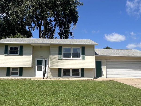 613 W Wilson Street, New Hampton, IA 50659