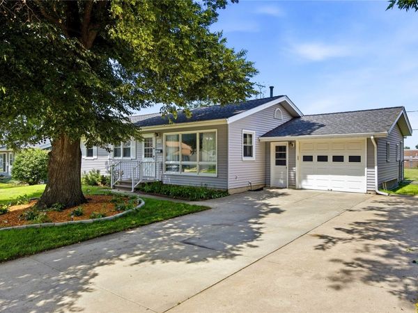 2770 McGowan Boulevard , Marion, IA 52302