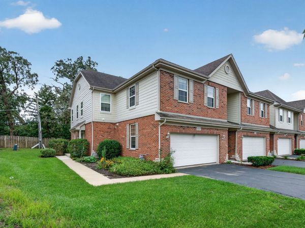 10S447 Carrington Circle , Burr Ridge, IL 60527