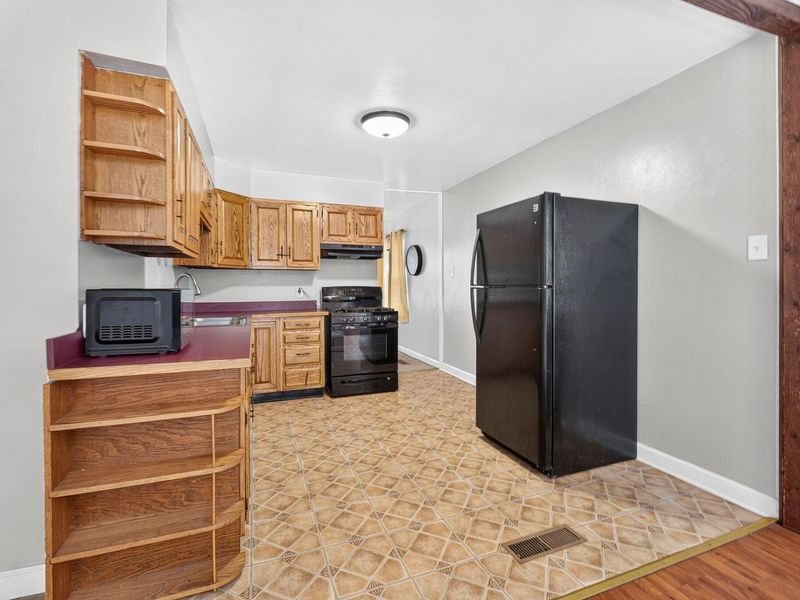 392 Weymouth Lane, Columbus, OH 43228 Photo 12