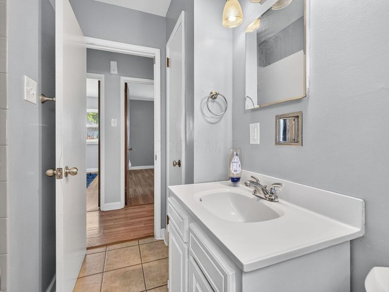 392 Weymouth Lane, Columbus, OH 43228 Photo 18