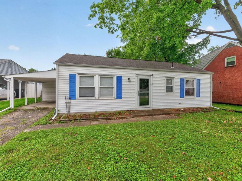 392 Weymouth Lane, Columbus, OH 43228 Photo 2
