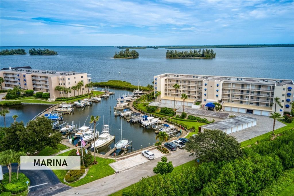 6304 S River Run Drive, Unit 6304, Sebastian, FL 32958 Photo